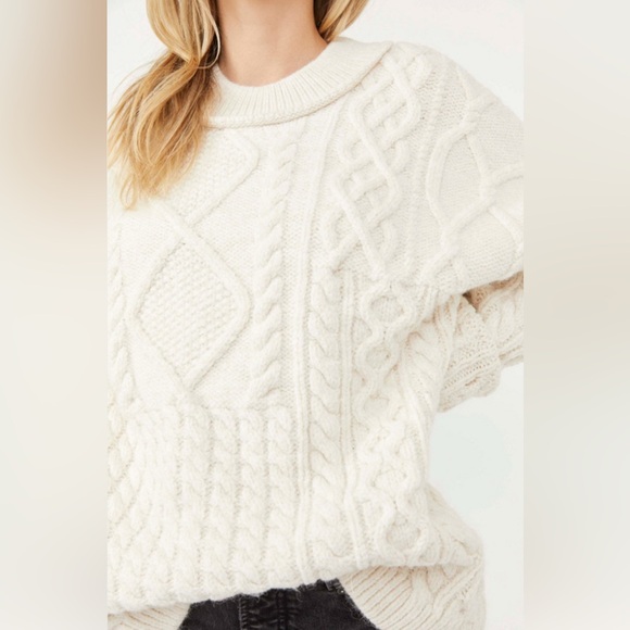 Free People Leslie Cable Knit Oversized Sweater NWOT SIZE S - Picture 3 of 10